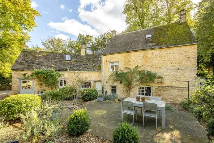 3 Bedroom Detached Cotswold House for Sale