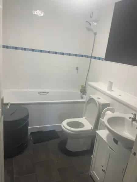 2 Bedroom Ashford Flat - New Kitchen and Bathroom