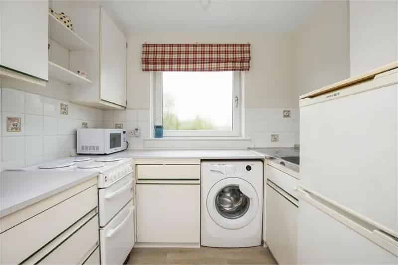 1 Bed Flat Top Floor Edinburgh East Craigs