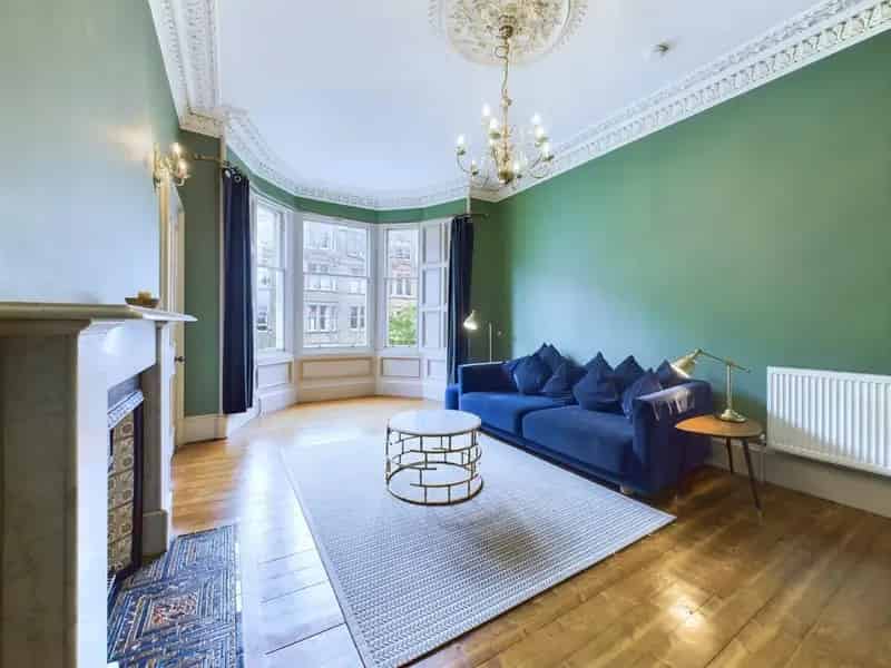 2 Bedroom Apartment to Rent in Edinburgh
