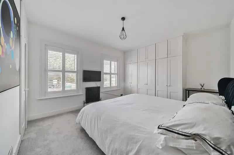 2 Bedroom Period Home Windsor Marina