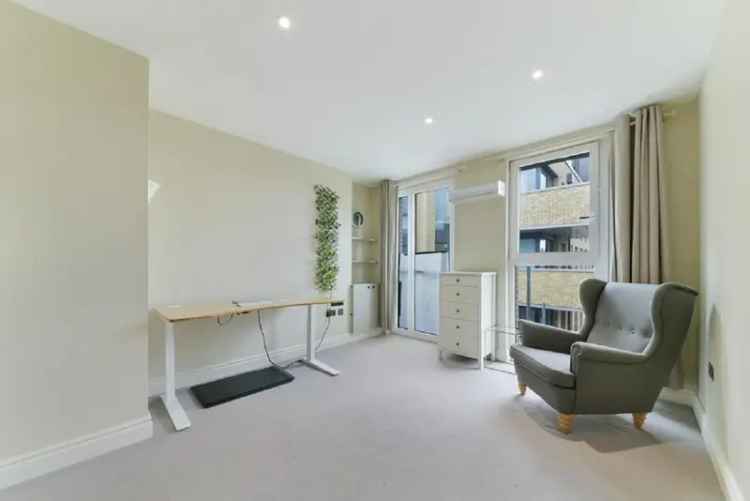 2 Bedroom 2 Bathroom Riverside Apartment with Balcony and Gym