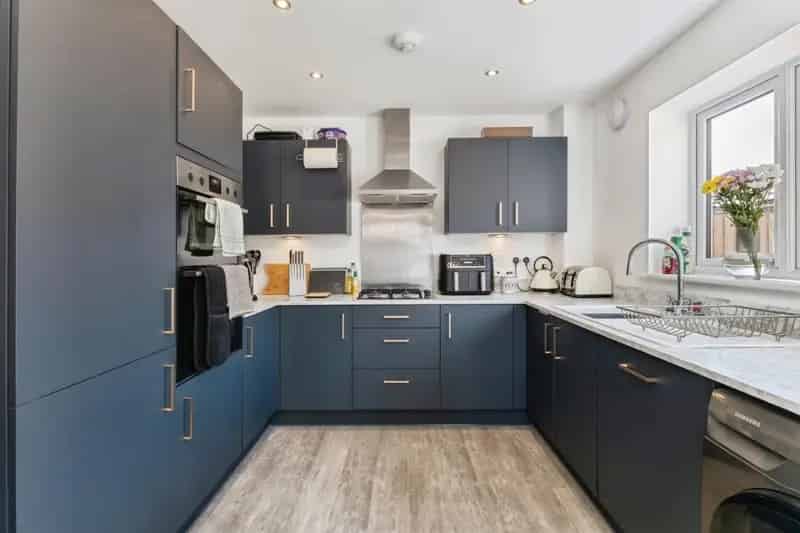 3 Bedroom Detached House with Open Plan Kitchen Diner