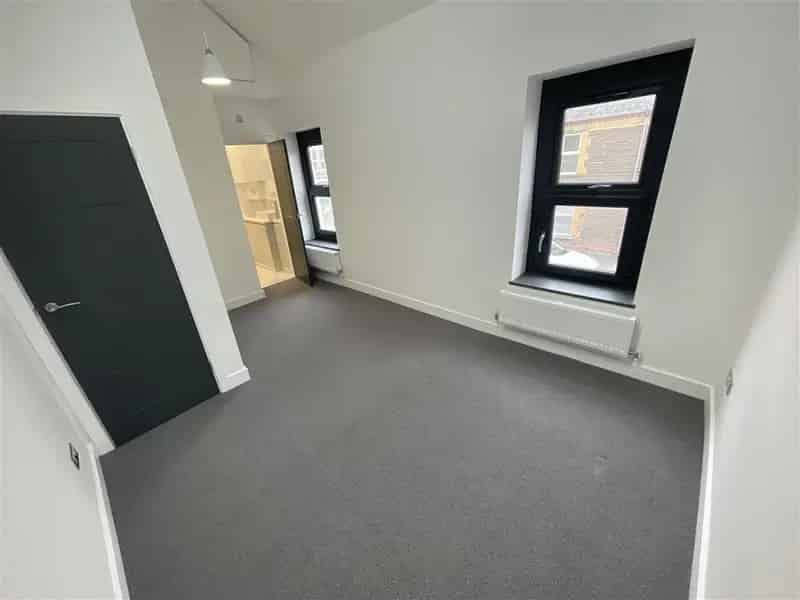 One Bedroom House in Roath - Available Early August