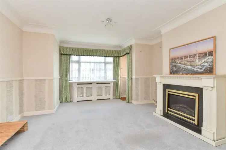 3 Bedroom Seafront Flat for Sale by Auction