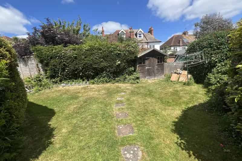 2 Bed Ground Floor Flat with Private Garden - Collington
