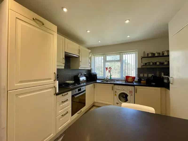 2 Bedroom Maisonette For Sale in Cam