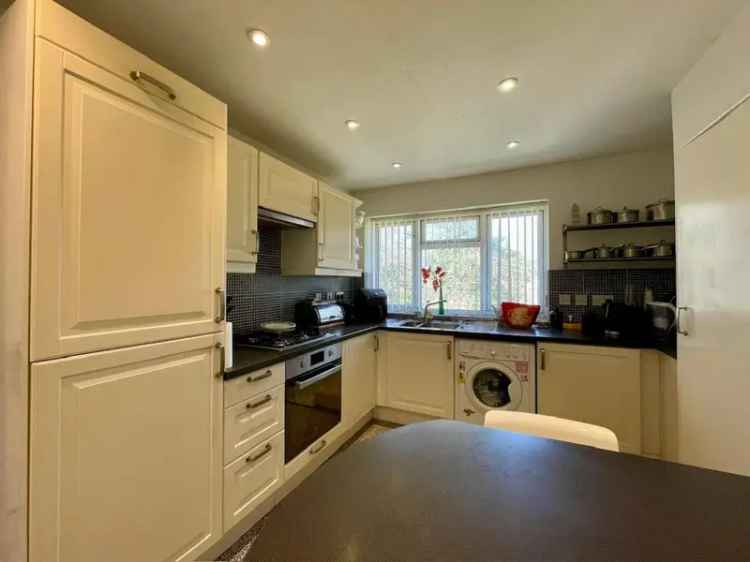 2 Bedroom Maisonette For Sale in Cam