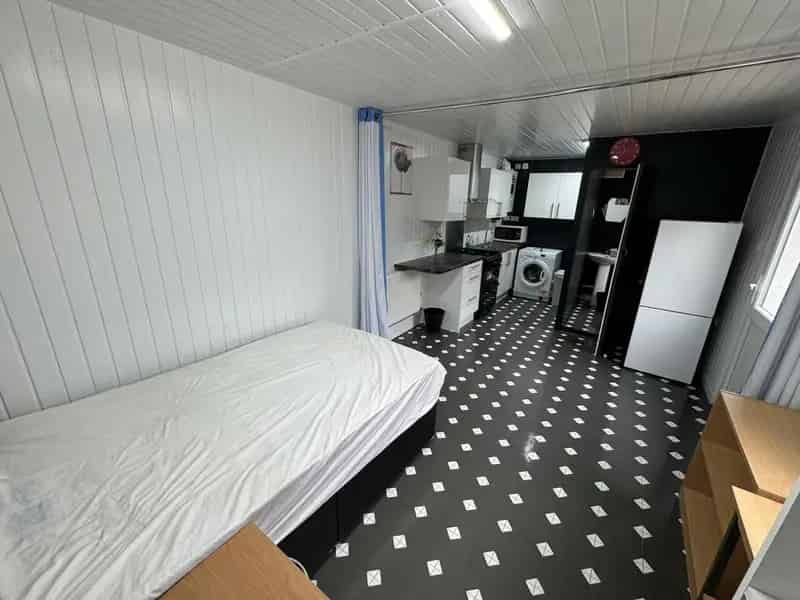 Studio to Rent