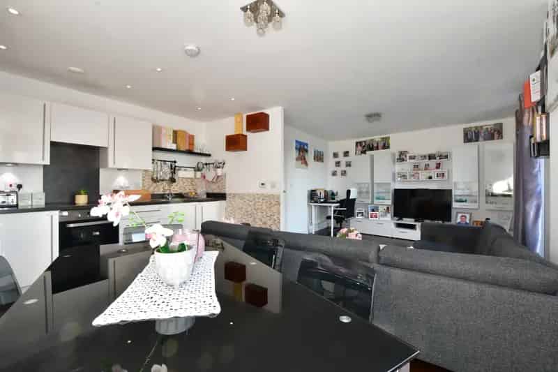 2 Bedroom Luxury Apartment with 2 Terraces