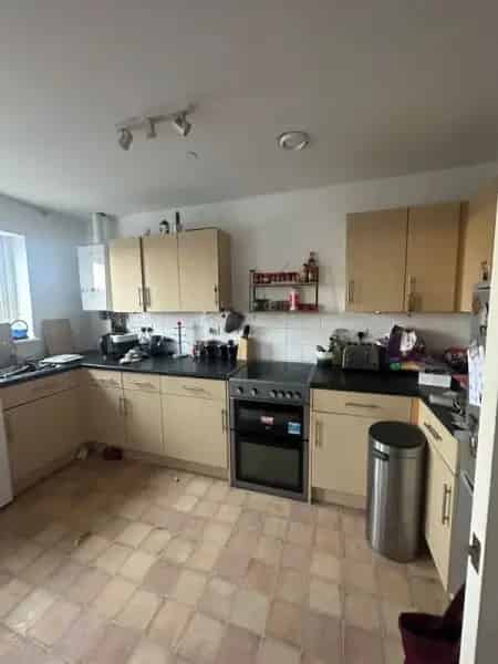 Top Floor Flat with Balcony Parking New Boiler and Bathroom