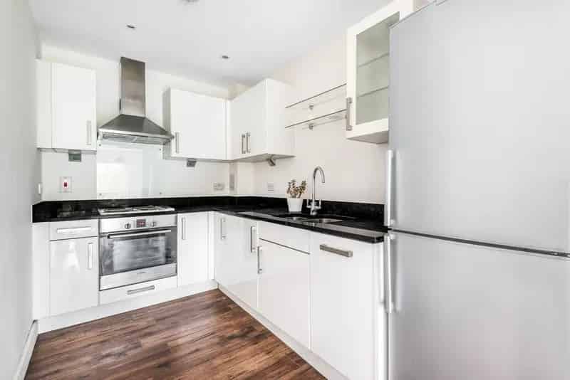 Modern 1-Bedroom Flat in Hither Green Meridian South with Parking