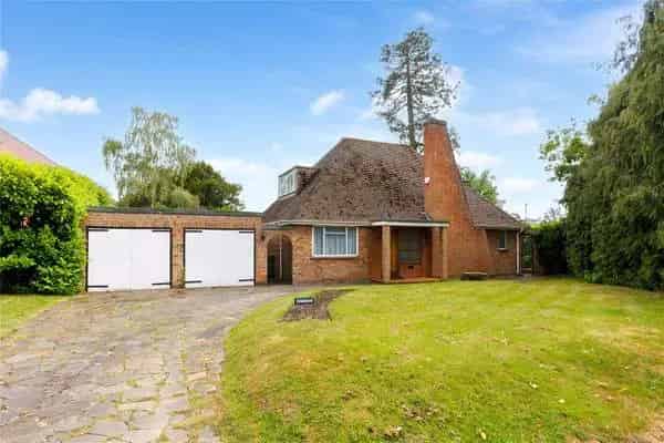 2 Fernhill Oxshott Surrey KT22 0JH Property for Sale