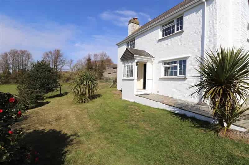 3 Bedroom Detached House to Rent