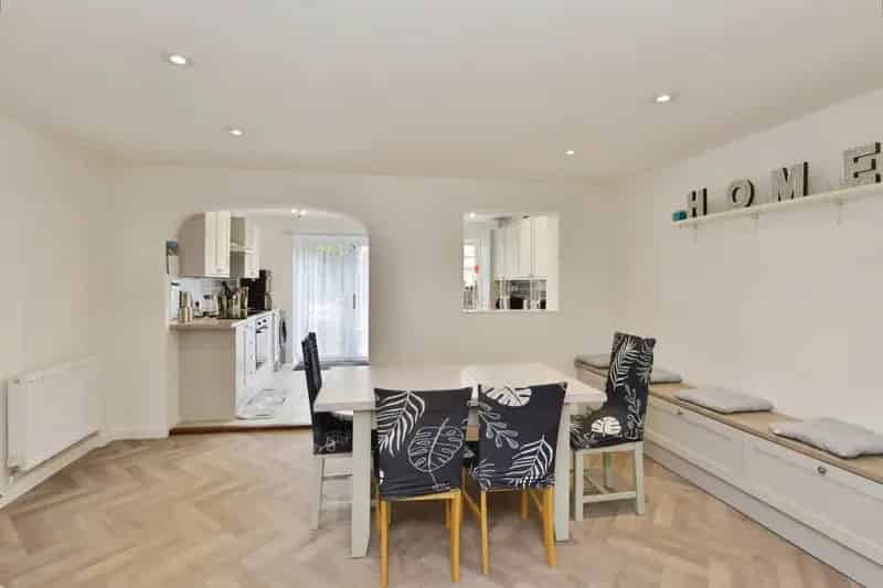 Five Bedroom House in Bradwell Common