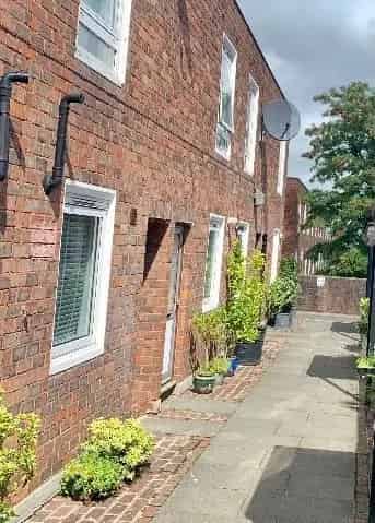 3 Bedroom Council House in London Wanted - 2 Double Bedroom House Available