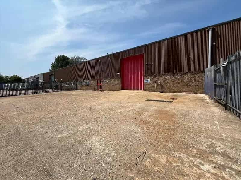 Romsey Industrial Unit 4 Budds Lane 3786 sq ft Yard Loading Door