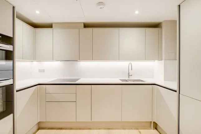 Flat to rent in Baker Street, London NW1