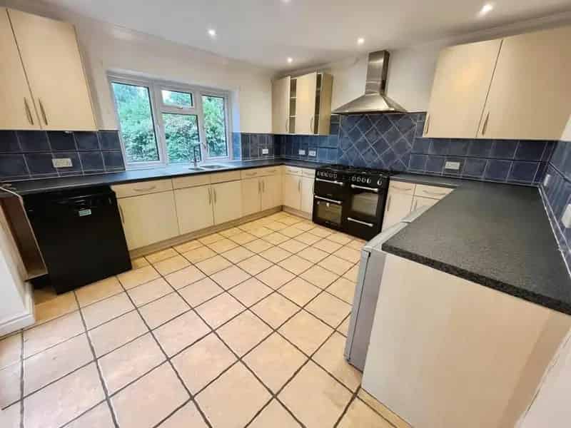 5 Bedroom Semi-Detached House For Sale