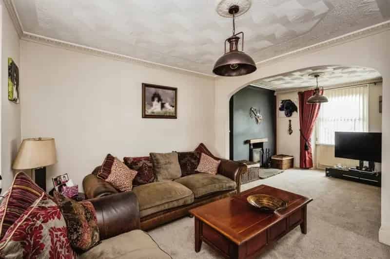 3 Bedroom Semi-Detached House for Sale in Trebanos