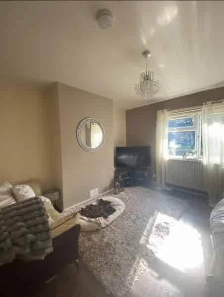 3 Bed House with 2 Bathrooms Large Garden Secure Parking Near Schools