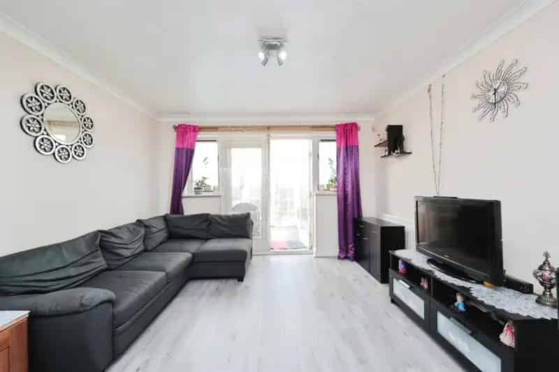 2 Bed House Near Watford Junction Station