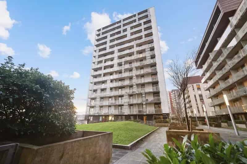 Glasgow Harbour Studio Flat Furnished Available Now
