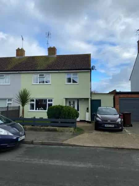 3 Bed House with Man Cave and Medium Garden