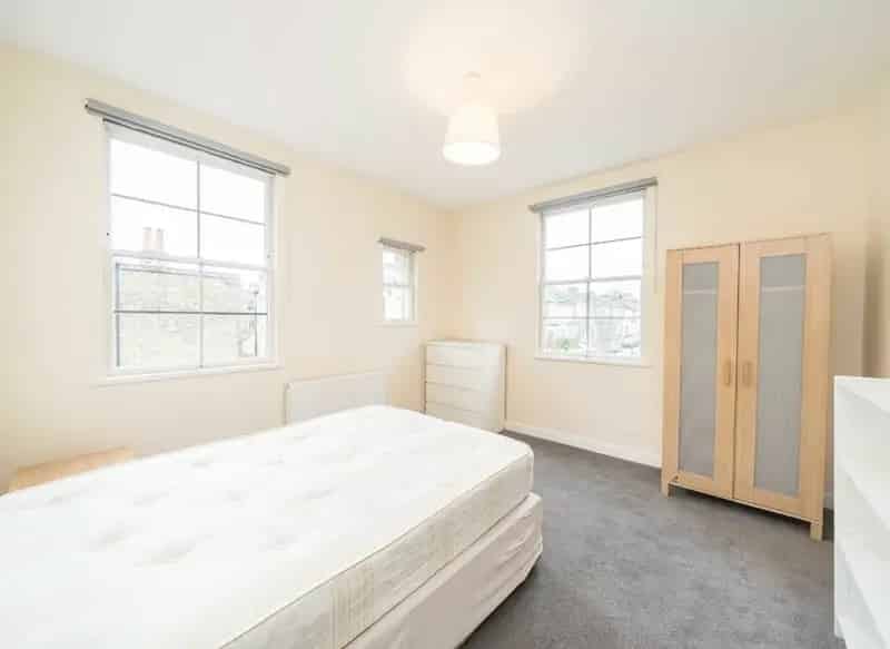 Three Double Bedroom House for Professional Sharers