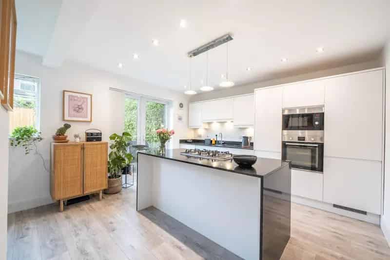 3 Bed Semi Detached House North Leeds Modern Kitchen Bathroom