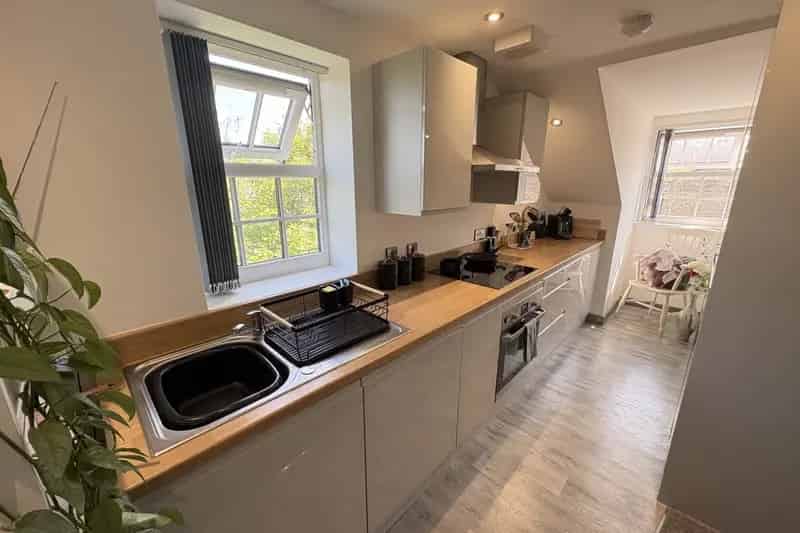 One Bedroom Modern Top Floor Apartment Bishop's Stortford