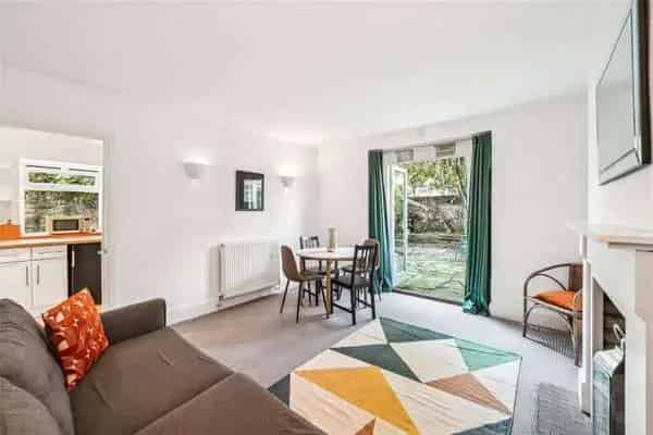 Spacious 2-Bed Garden Apartment with Contemporary Interiors
