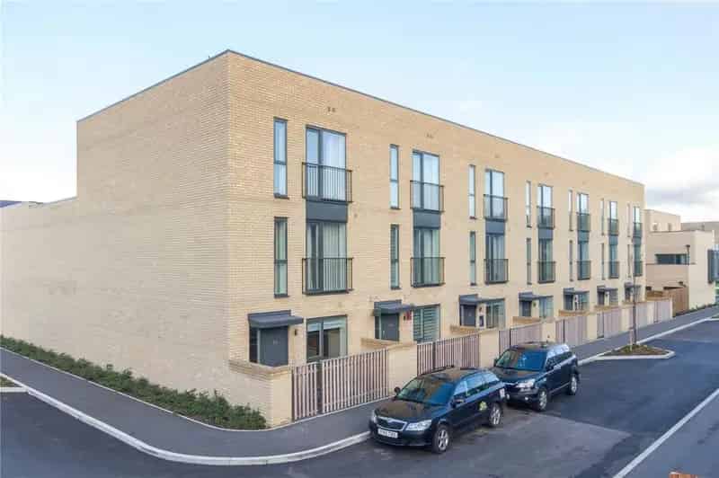 4 Bedroom Semi-Detached House To Rent
