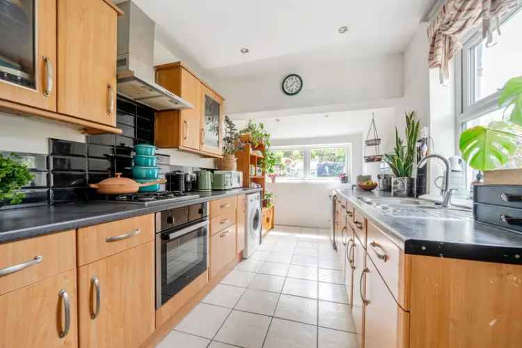 Charming 2-Bed Victorian House Near Enfield Lock Station