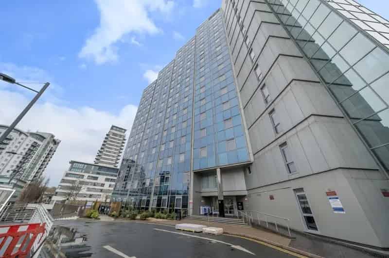 1 Bedroom Flat for Sale Town Centre Location Allocated Parking