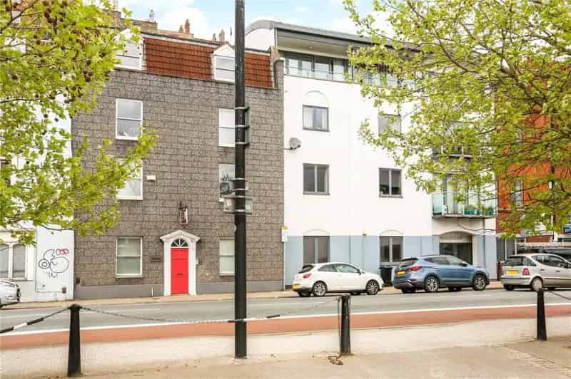1 Bedroom Furnished Apartment for Single Professional