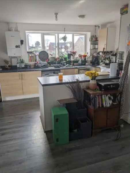 Flat For Rent in Wealden, England