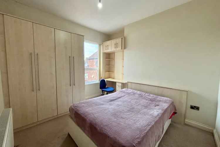 Spacious Furnished Maisonette Apartment - Two Double Bedrooms