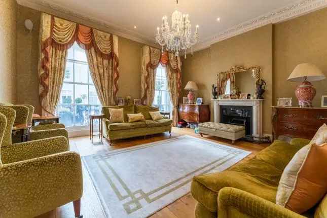 Town house to rent in South Eaton Place, London SW1W