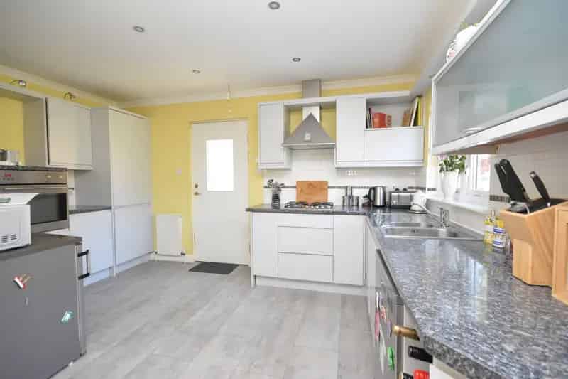 Luxury Detached Villa Family Home with Sauna and Landscaped Gardens
