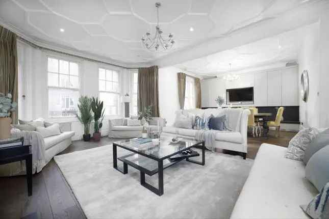 5 Bedroom Flat for Sale in Kensington, 2651 SqFt