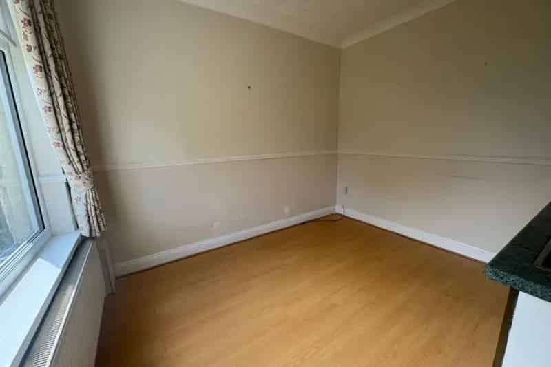 Zero Deposit Guarantee Available Property