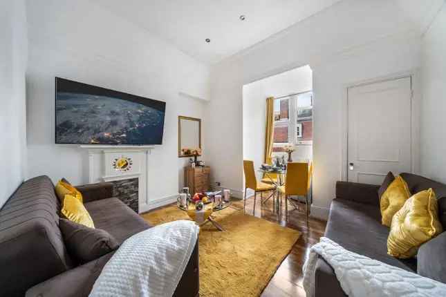 Flat to rent in Oxford Street, London W1C