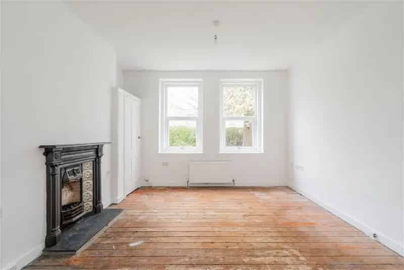 2 Bed Flat Ground Floor Broughton Private Driveway Garden