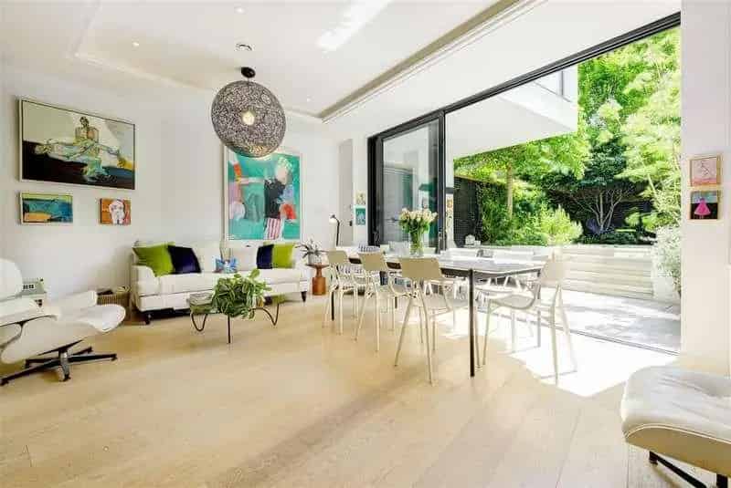 5 bed house for sale