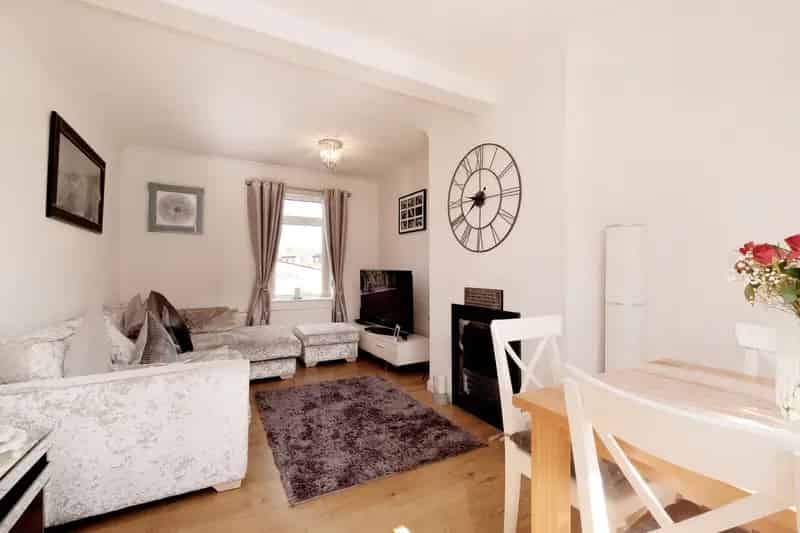 2 Bed End Terrace House Aberdeen Modern Upgraded Tasteful Decor