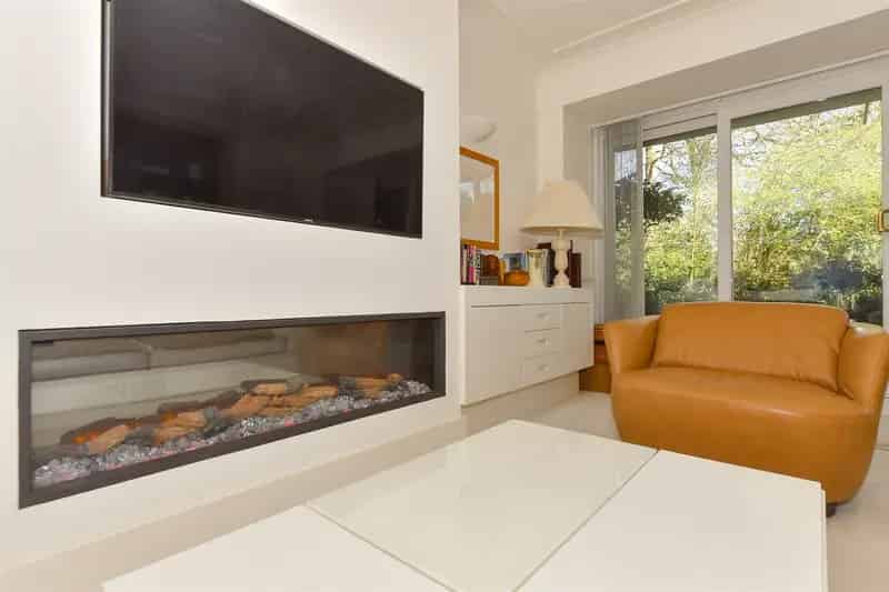 2 Bedroom Flat near Buckhurst Hill Station For Sale