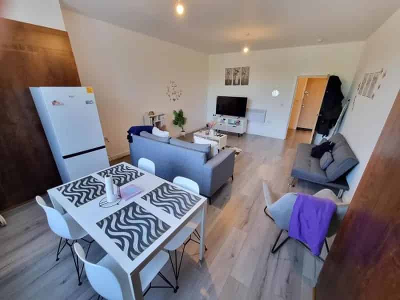 2 Bedroom Furnished Apartment The Card House
