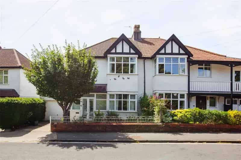 4 Bedroom Semi-Detached House for Sale in Henleaze