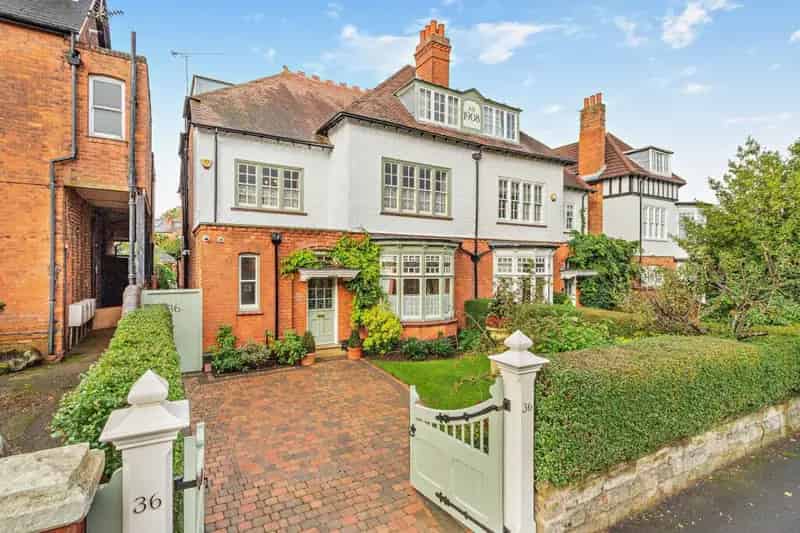 5 Bedroom Arts & Crafts Semi-Detached House For Sale